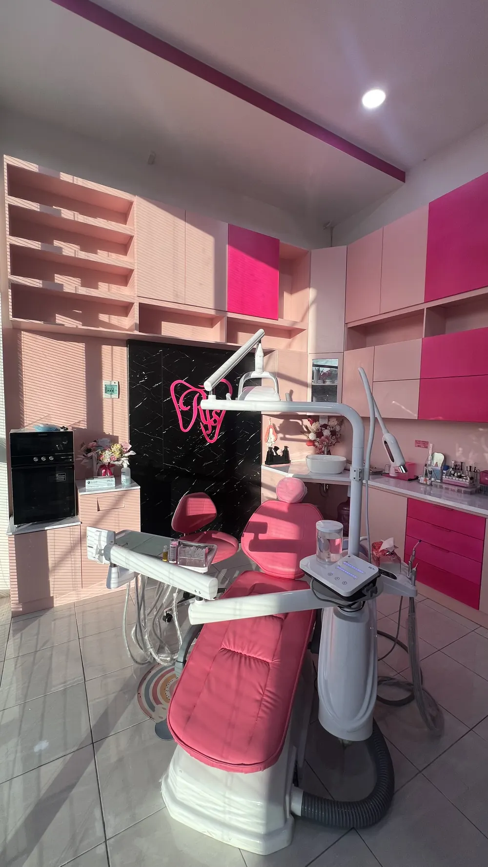 Unit dental lengkap dengan lampu operasi